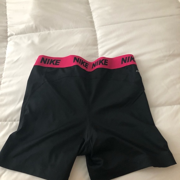 Nike dry fit shorts - Picture 2 of 3